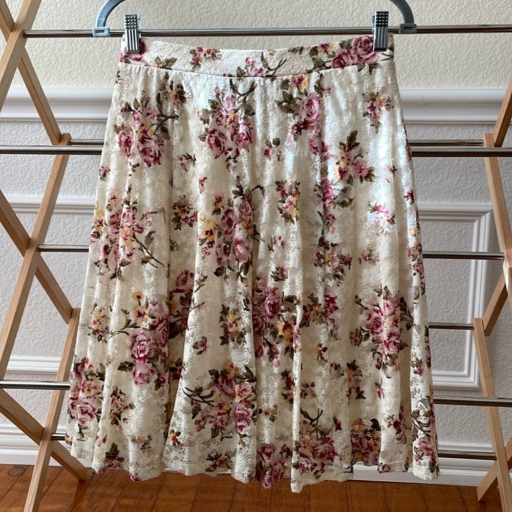 Floral lace skirt